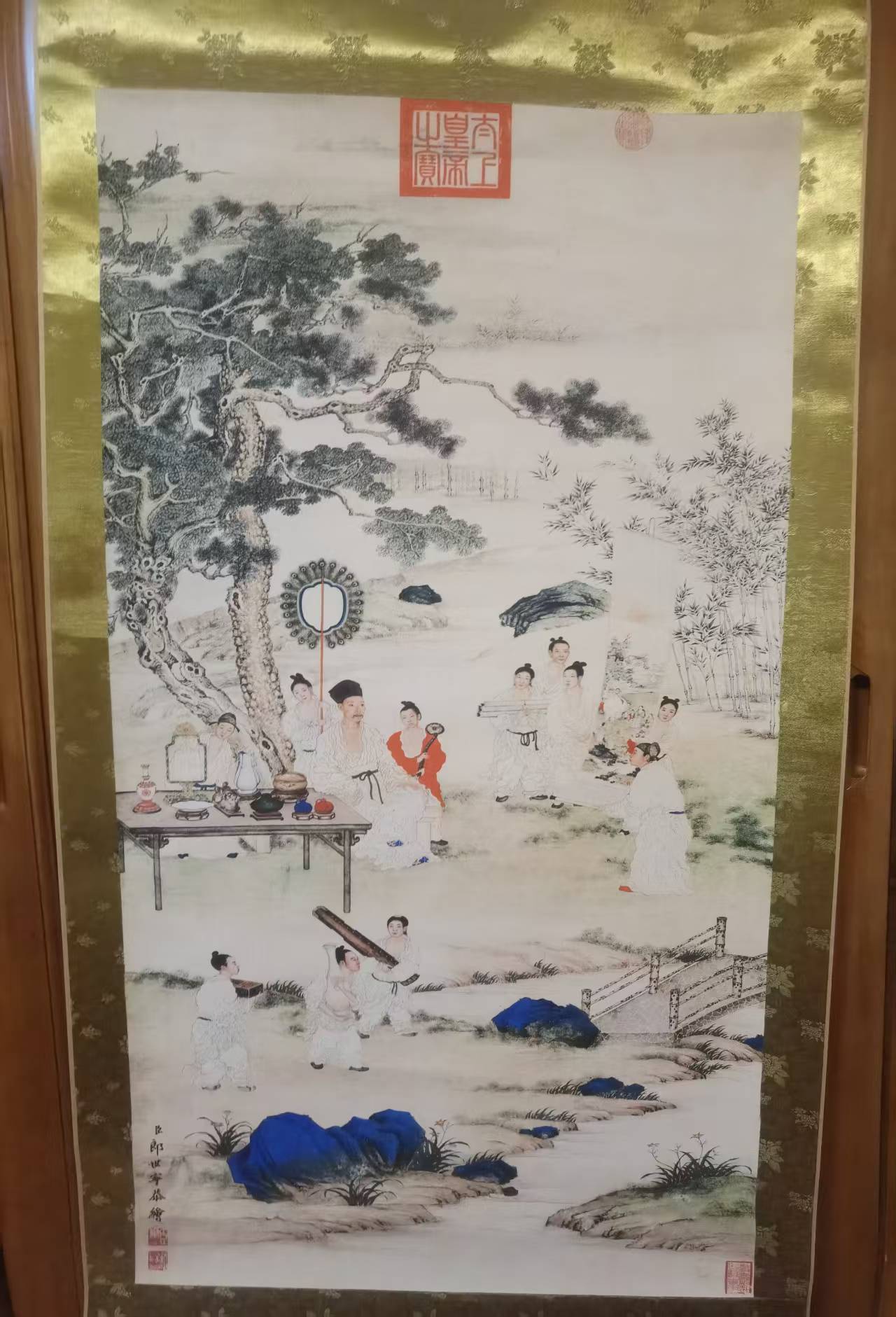 郎世宁《赏画图》-嘉诚艺术