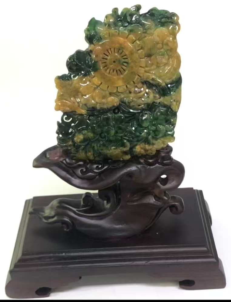翡翠《凤凰戏牡丹》