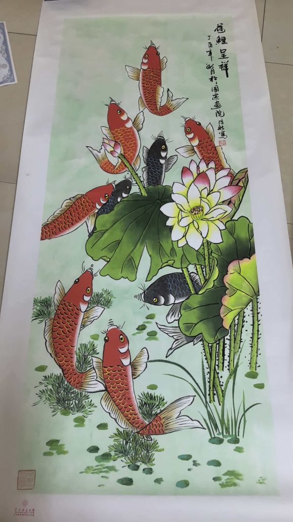 图片[1]-王月新《荷鲤呈祥》-嘉诚艺术