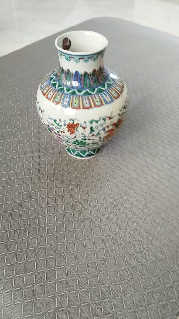 图片[1]-雍正年制《斗彩缠枝花卉纹瓶》-嘉诚艺术