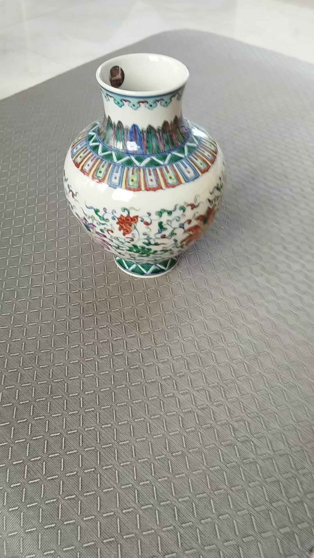 雍正年制《斗彩缠枝花卉纹瓶》-嘉诚艺术