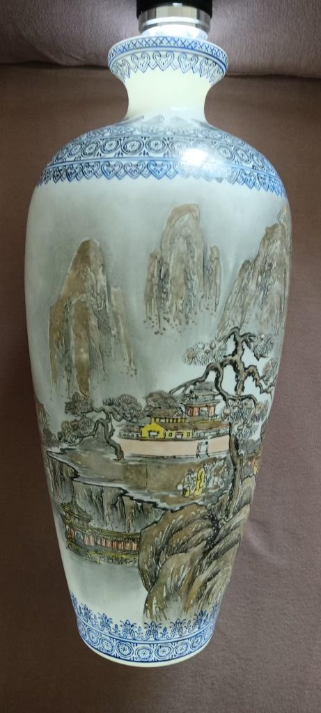 图片[1]-景德镇《薄胎瓷山水画瓷瓶》-嘉诚艺术