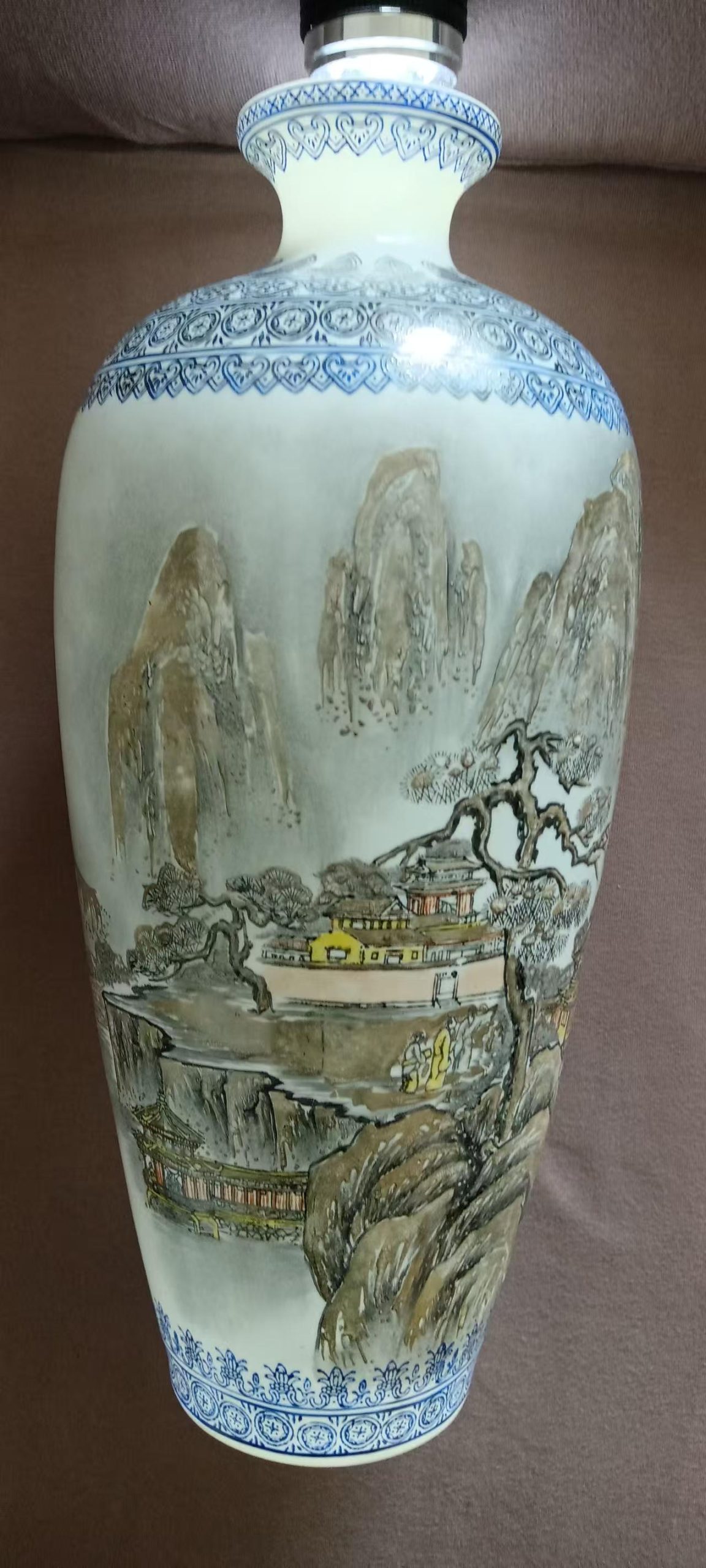 景德镇《薄胎瓷山水画瓷瓶》-嘉诚艺术