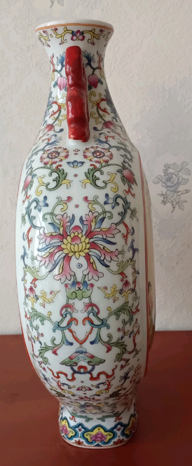 图片[3]-乾隆年制《粉彩开光人物纹双耳抱月瓶》-嘉诚艺术