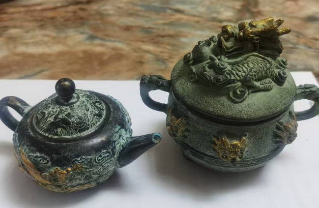 乾隆年制《龙纹壶、双耳三足炉》-嘉诚艺术