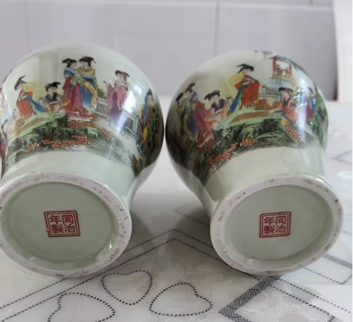 同治年制《粉彩十二金钗梅瓶》一对