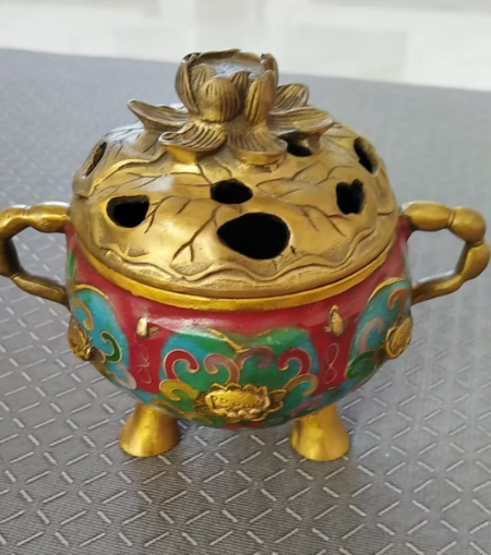 宣德年制《铜胎掐丝珐琅莲花钮三足香薰炉》-嘉诚艺术