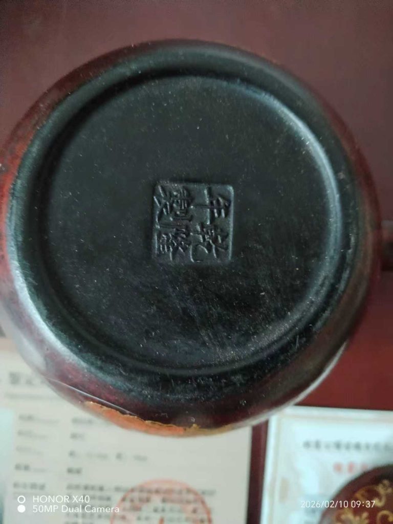 图片[2]-乾隆年制《人物加彩满绘描金伏虎罗汉》紫砂壶-嘉诚艺术