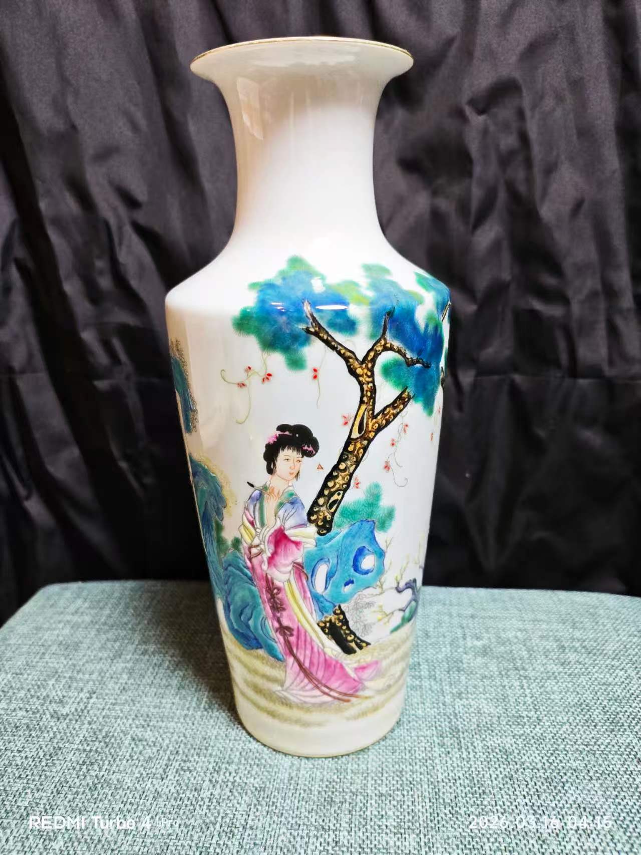 雍正年制《古月轩珐琅彩惜春作画赏瓶》-嘉诚艺术