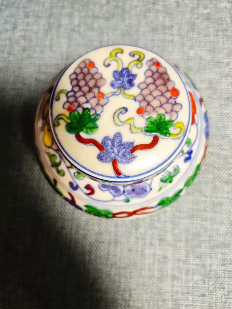 图片[2]-斗彩葡萄天字罐-嘉诚艺术
