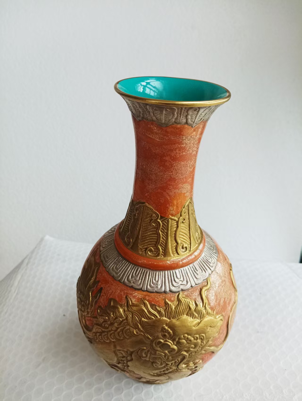 乾隆年制《浮雕描金麒麟天球瓶》-嘉诚艺术